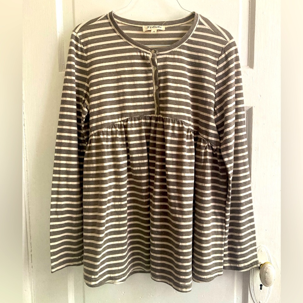 Listicle Gray and White Buttoned Relaxed Blouse
